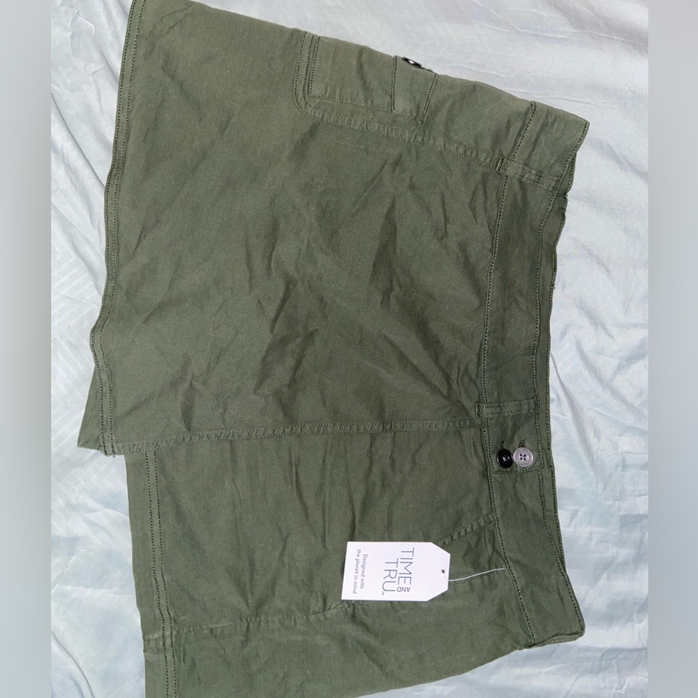 BNWT Time and Tru Skort